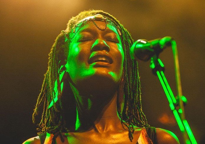 Lenna Bahule regressa a Maputo para celebrar a memória, a música e as raízes