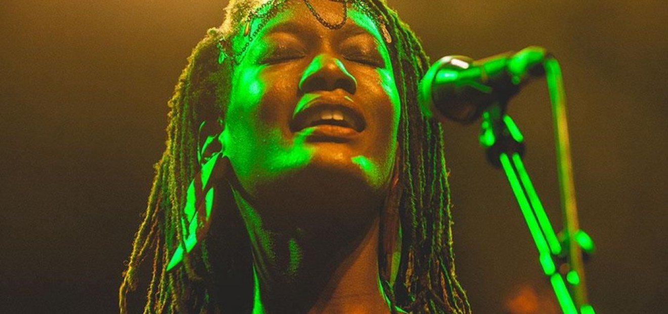 Lenna Bahule regressa a Maputo para celebrar a memória, a música e as raízes